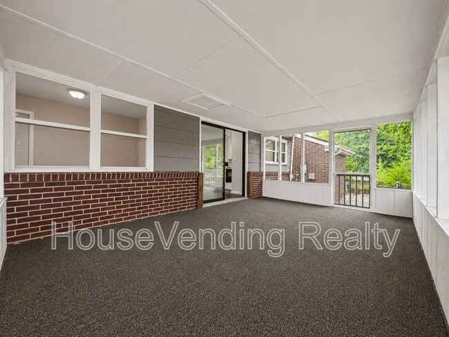 Building Photo - 619 Tarpley St