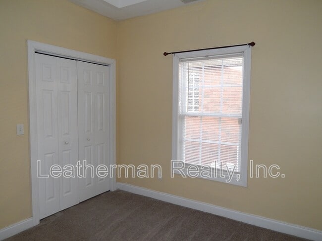 Building Photo - 441 Sterling Dr