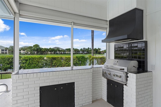 Building Photo - 9010 Gardens Glen Cir