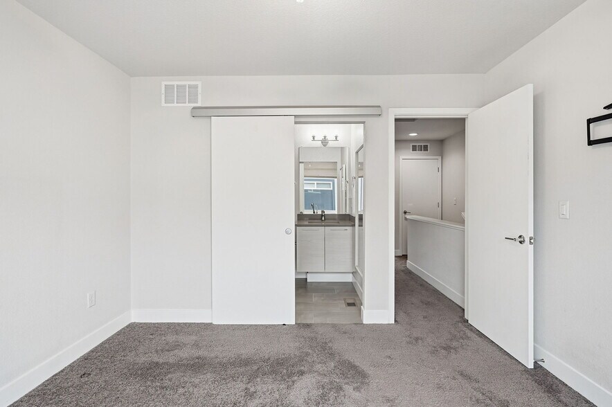 Building Photo - 5528 W 10th Pl