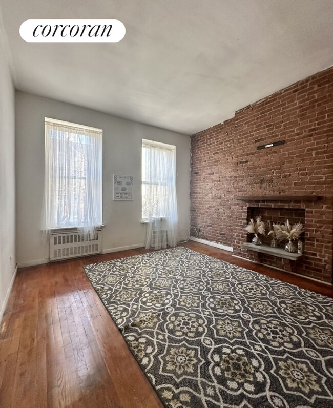 Primary Photo - 1670 York Ave