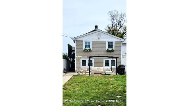 Building Photo - 1226 1/2 Briarwood Rd-