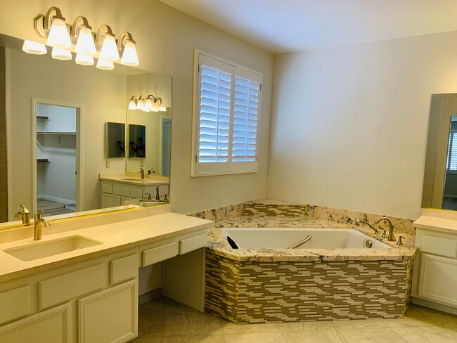 Building Photo - Beautiful home in Green Valley