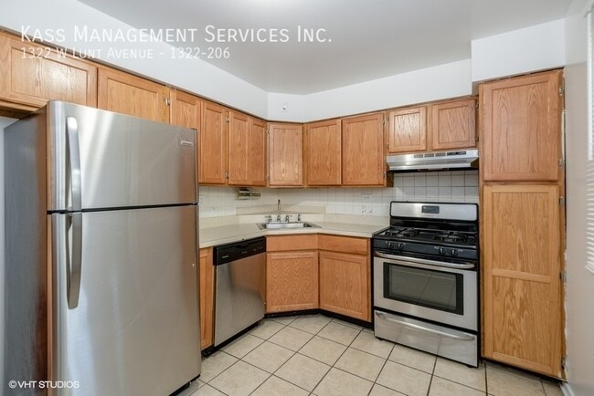 Primary Photo - 1322 W Lunt Ave