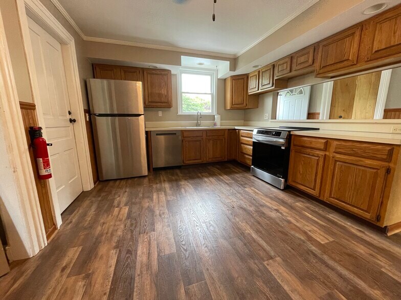 Kitchen - 11 Maple St