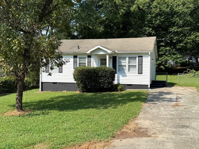 Primary Photo - Charming 3 bedroom Bungalow