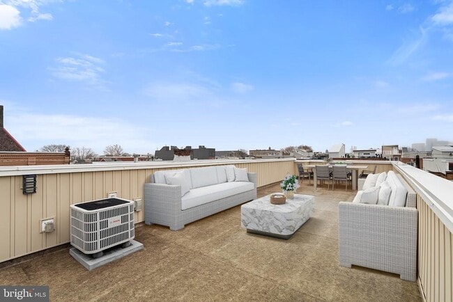 Building Photo - 765 S 15th St