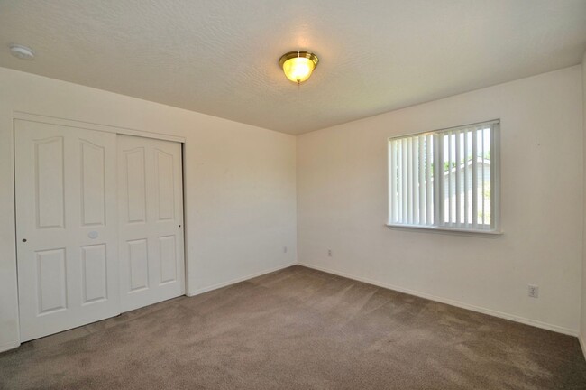 Building Photo - Broadmoore Community, 4 bed 2.5 bath