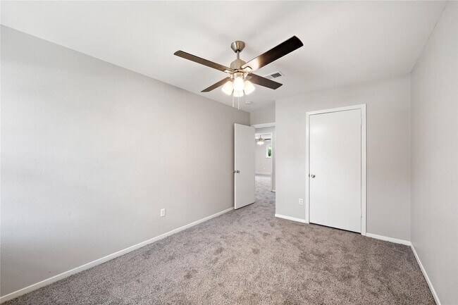 Building Photo - 6007 Claridge Dr