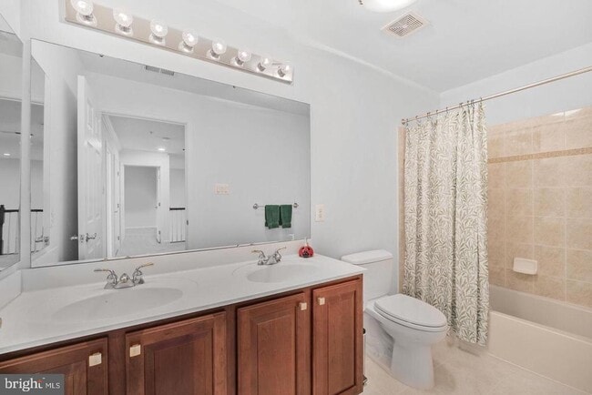 Building Photo - 2157 Vittoria Ct