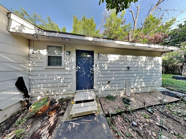 Primary Photo - 3932 Locke Ave