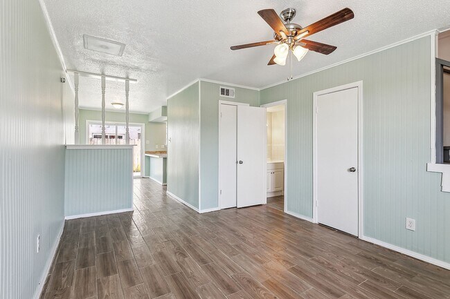 Building Photo - 1049 Tallow Tree Ln