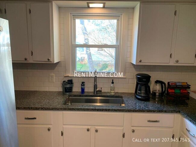 Building Photo - 5 Spencer St