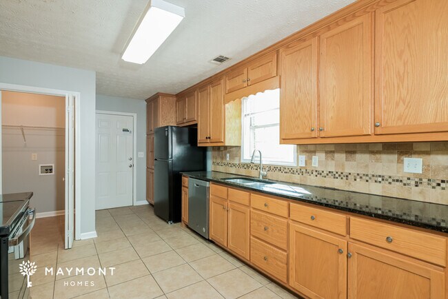 Building Photo - 47 Lakesprings Dr