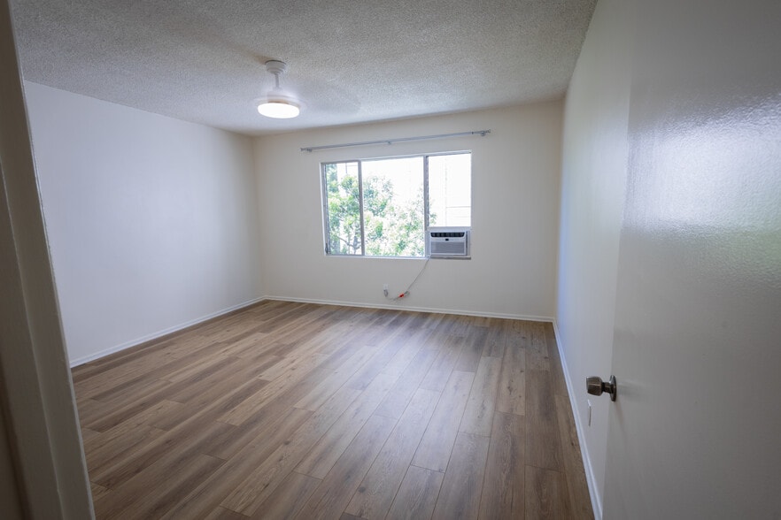 Building Photo - 5138 Hazeltine Ave