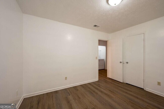 Building Photo - 414 Wall St