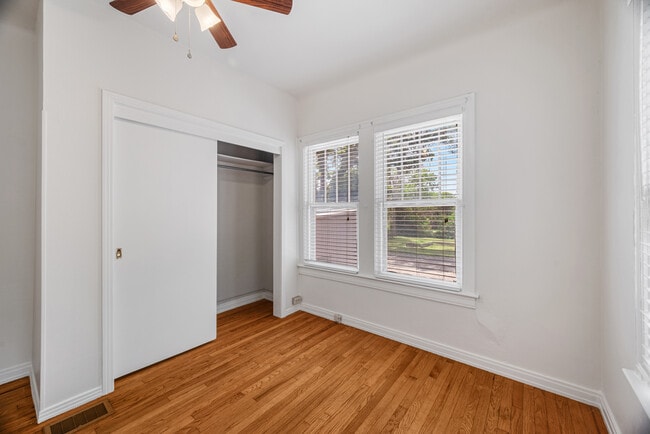 Building Photo - Huisache