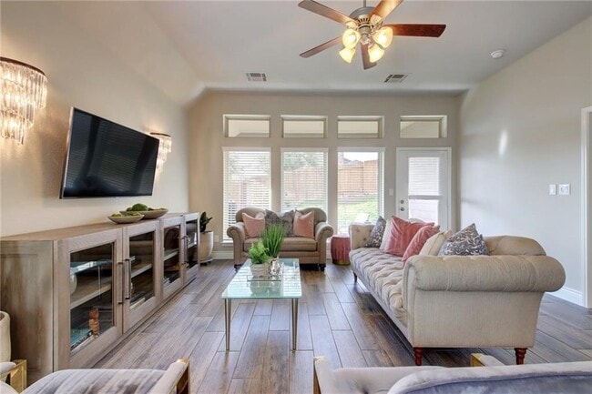 Building Photo - 18505 McKay Cove