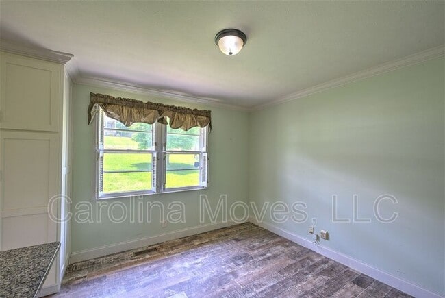 Building Photo - 1760 Memorial Dr Ext