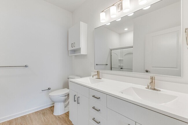 Building Photo - Beacon Landing - Brand New! 2bd, 2ba, private extra large screened porch and elevator!