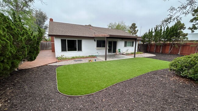 Building Photo - Charming 3-Bed, 2-Bath Home with Spacious ...