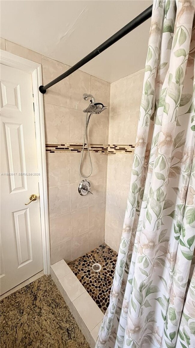 Building Photo - 900 NE 18th Ave