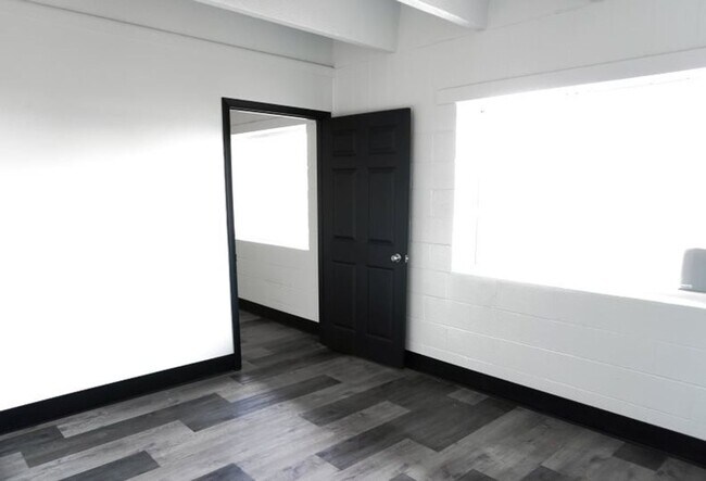 Building Photo - First Full Month Rent Free plus a Free Ring Camera