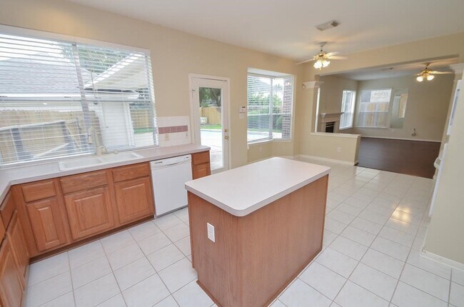 Building Photo - 20735 Fawnbrook Ct