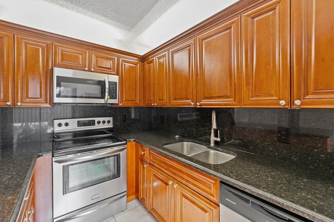 Building Photo - 156 Lake Arbor Dr