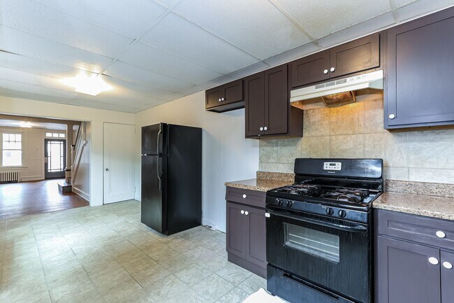 Building Photo - Charming and Spacious House Available Now