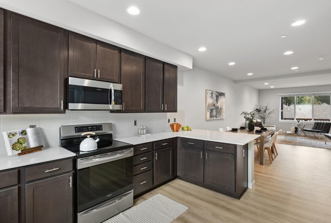 Building Photo - Stunningly Upgraded 2-Bed, 2.5-Bath Townho...