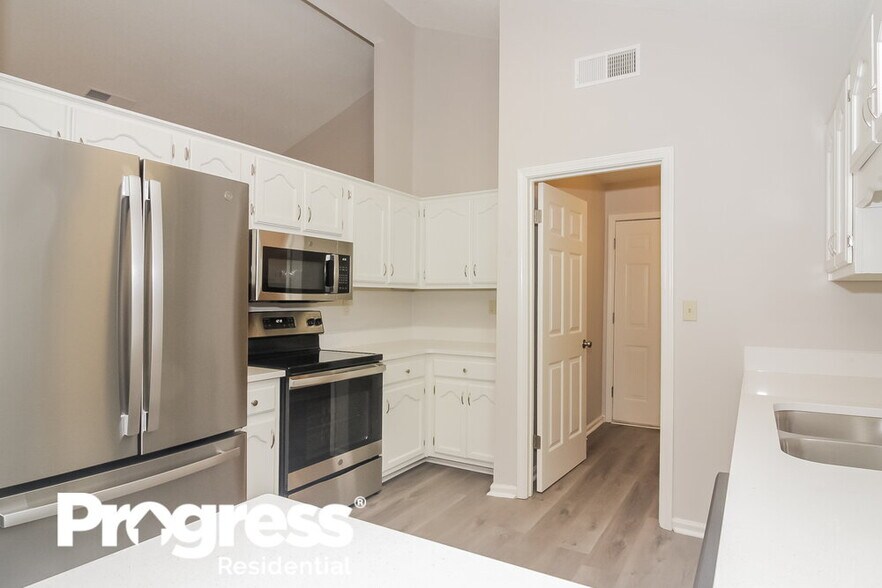 Building Photo - 7196 Atterbury Cir W