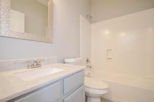 Building Photo - 14923 Sunset Bay Ct