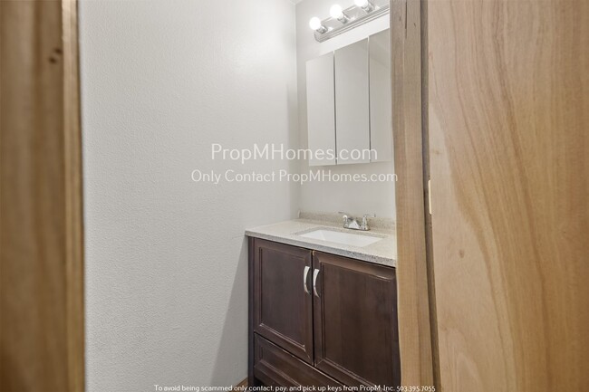Building Photo - Charming Townhome in South-East Portland: ...