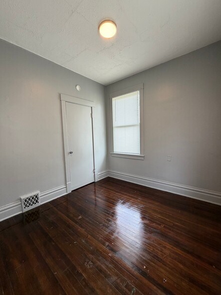 Building Photo - 2524 Fort St