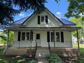 Building Photo - 3 Bed 1 Bath Home with Garage