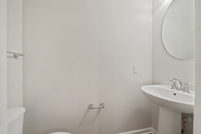 Building Photo - 407 Fairmont Dr