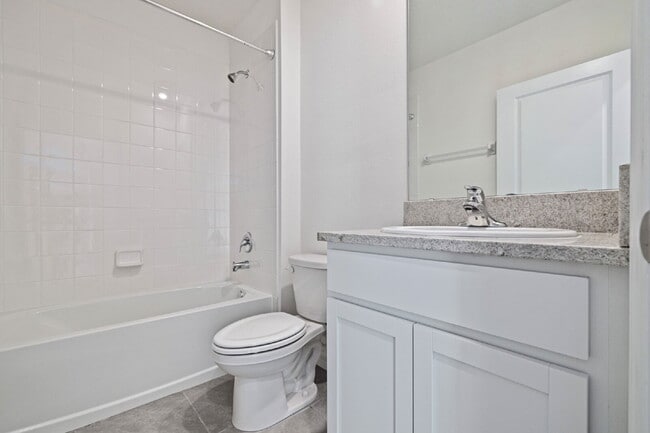 Building Photo - "Spacious 5-Bedroom Retreat with 3 Full Baths in Epperson Lagoon Wesley Chapel – 2,601 Sq. Ft. of...