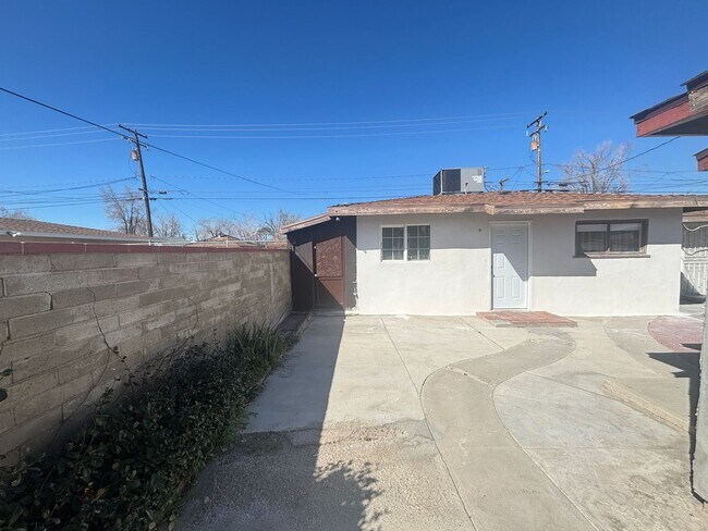 Building Photo - 45025 1/2 10TH STREET WEST