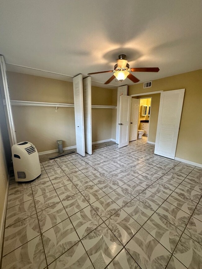 Building Photo - UPSTAIRS 1 BEDROOM CONDO FOR LEASE- GATED ...