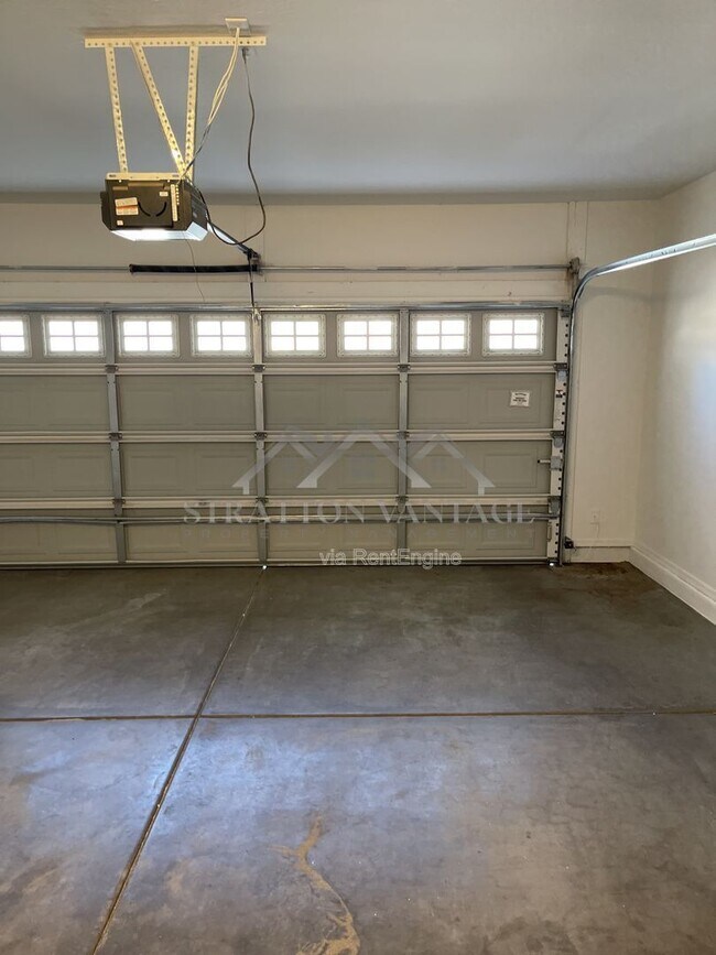 Building Photo - 1327 E Weatherby Way