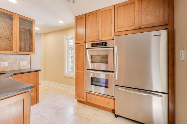 Building Photo - 1020 Harvard Terrace