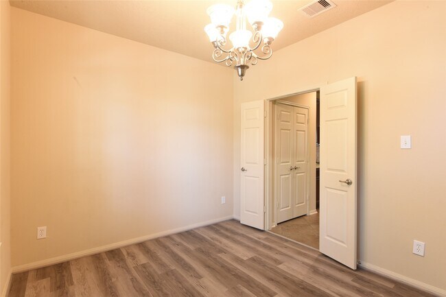 Building Photo - 118 E Lasting Spring Cir