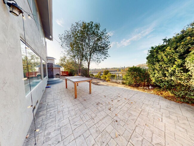 Building Photo - 5375 E Falls View Dr