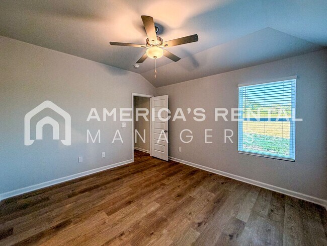 Building Photo - 4032 River Bend Rd