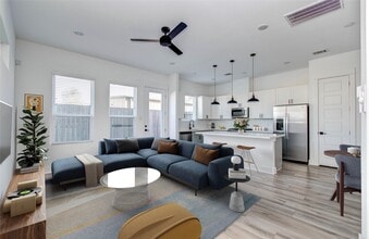 Building Photo - 2054 Johanna Crk Dr