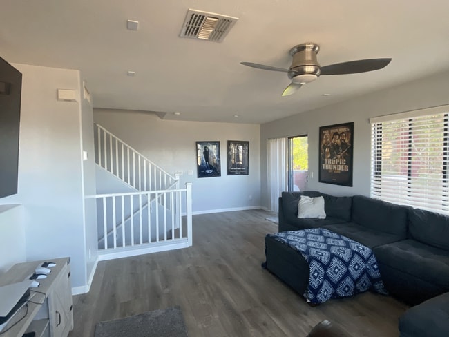 Building Photo - 330 S Farmer Ave