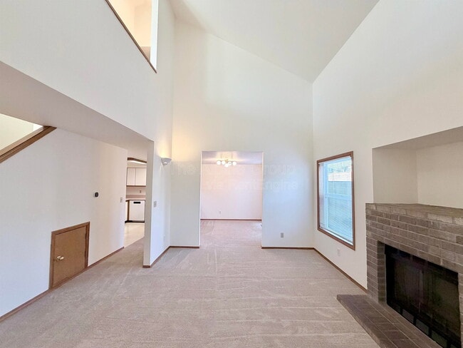 Building Photo - 719 SW Backcourt Pl