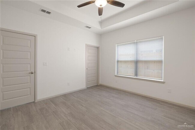 Building Photo - 25 S Alamo Rd