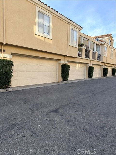 Building Photo - 21 Front Row Ln